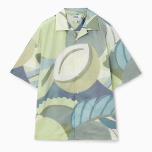 COS OVERSIZED PRINTED SHORT-SLEEVED SHIRT- GREEN / PRINTED. SIZE S